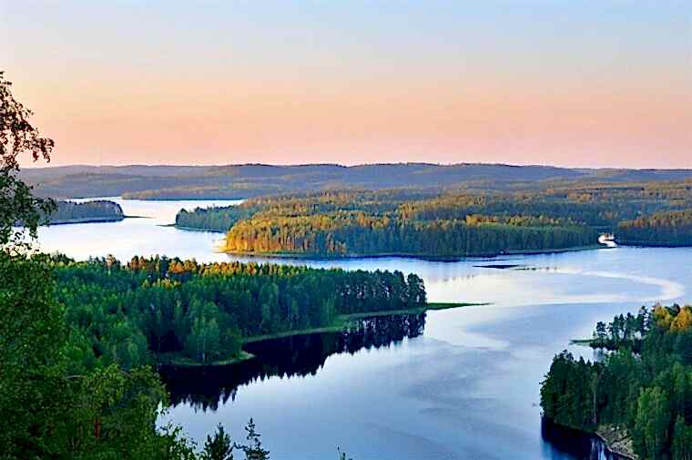 Top 5 Lakes for a Sailing Holiday in Europe