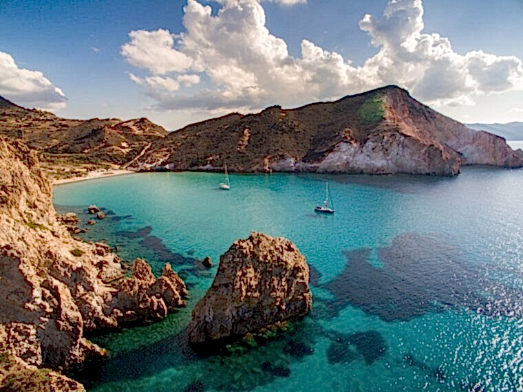 Chartering a Yacht in Greece: What You Need to Know