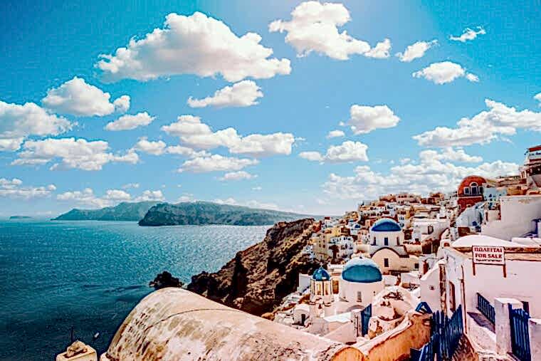 Yacht Charter Santorini Guide: Explore Luxury on the Aegean Sea