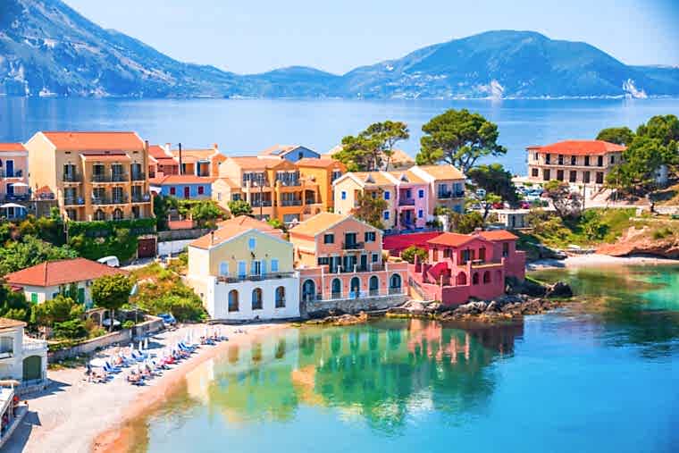 Ultimate Guide to Yacht Chartering in Kefalonia