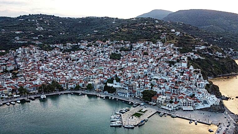 Guide to Yacht Chartering in Skopelos
