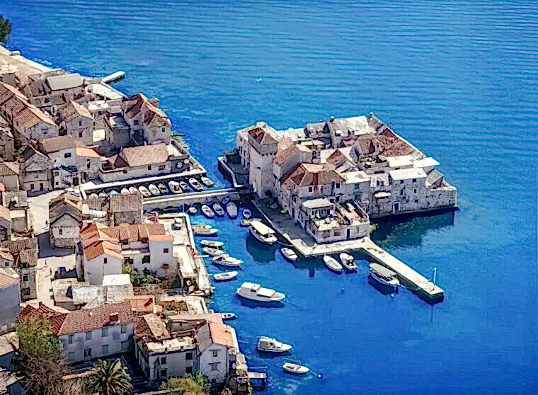 Yacht Charter Kaštel Gomilica Guide