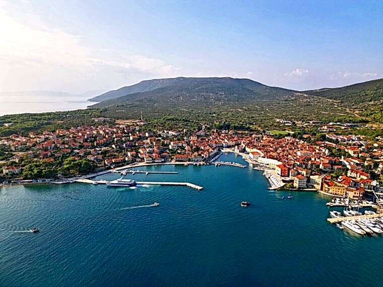 Yacht Charter Cres Guide