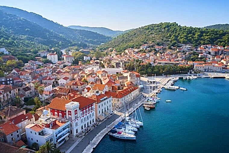 Yacht Charter Vis Guide